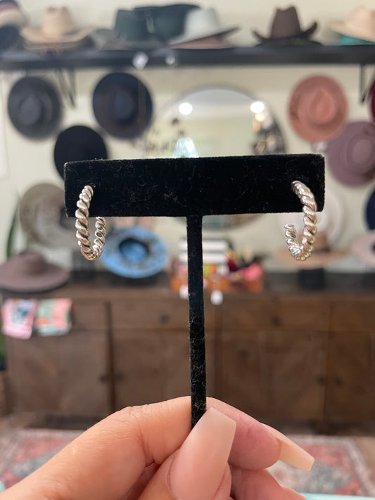 3/4” Twist silver hoops