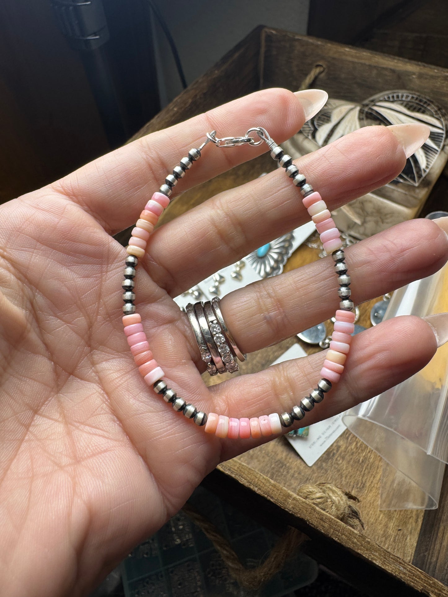 Pink conch bracelet 3mm