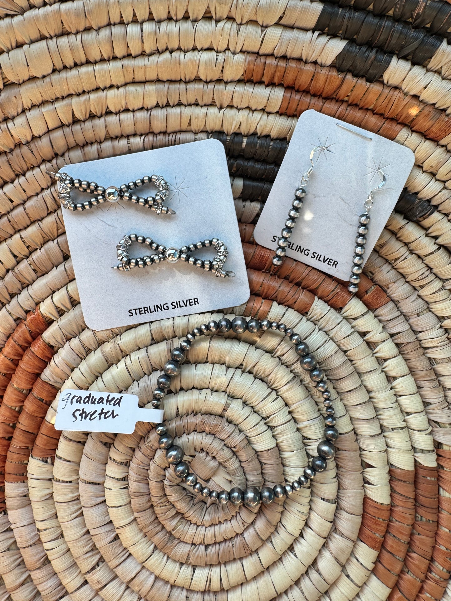 Bow Stud Earrings 3mm with rhinestones