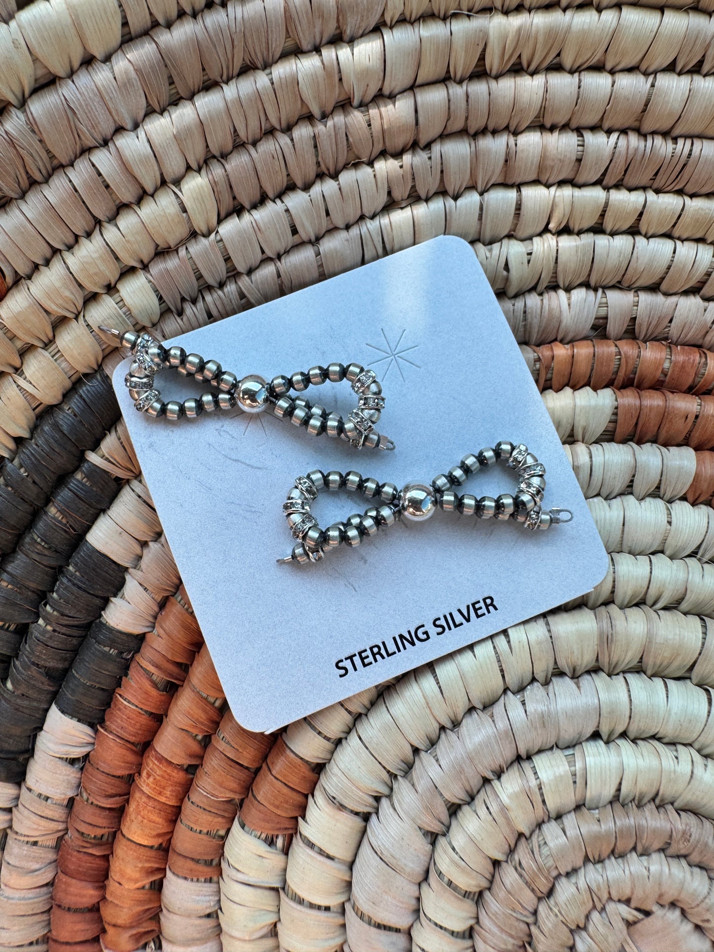 Bow Stud Earrings 3mm with rhinestones