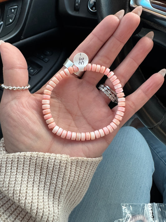 Pink conch stretch bracelet