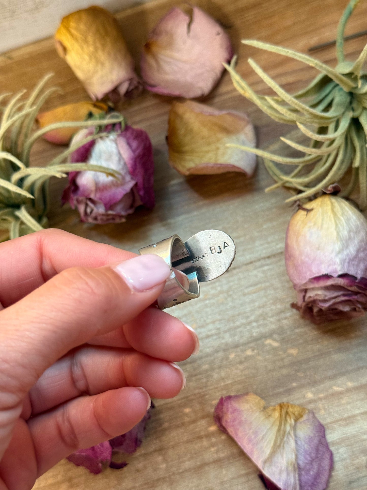 Kingman Turquoise & Pink Conch Sterling Silver Ring – Size 7.5