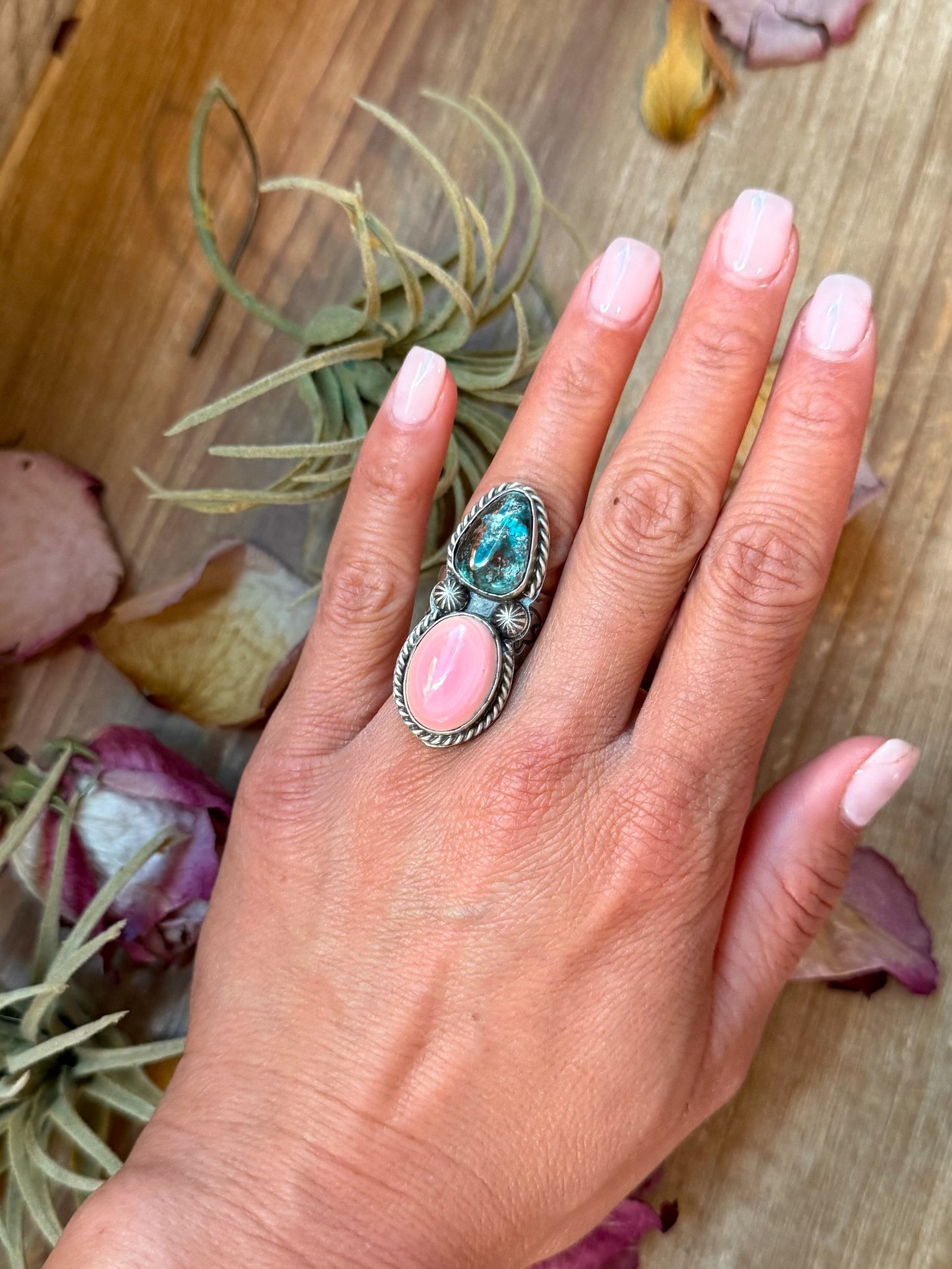 Kingman Turquoise & Pink Conch Sterling Silver Ring – Size 6.5
