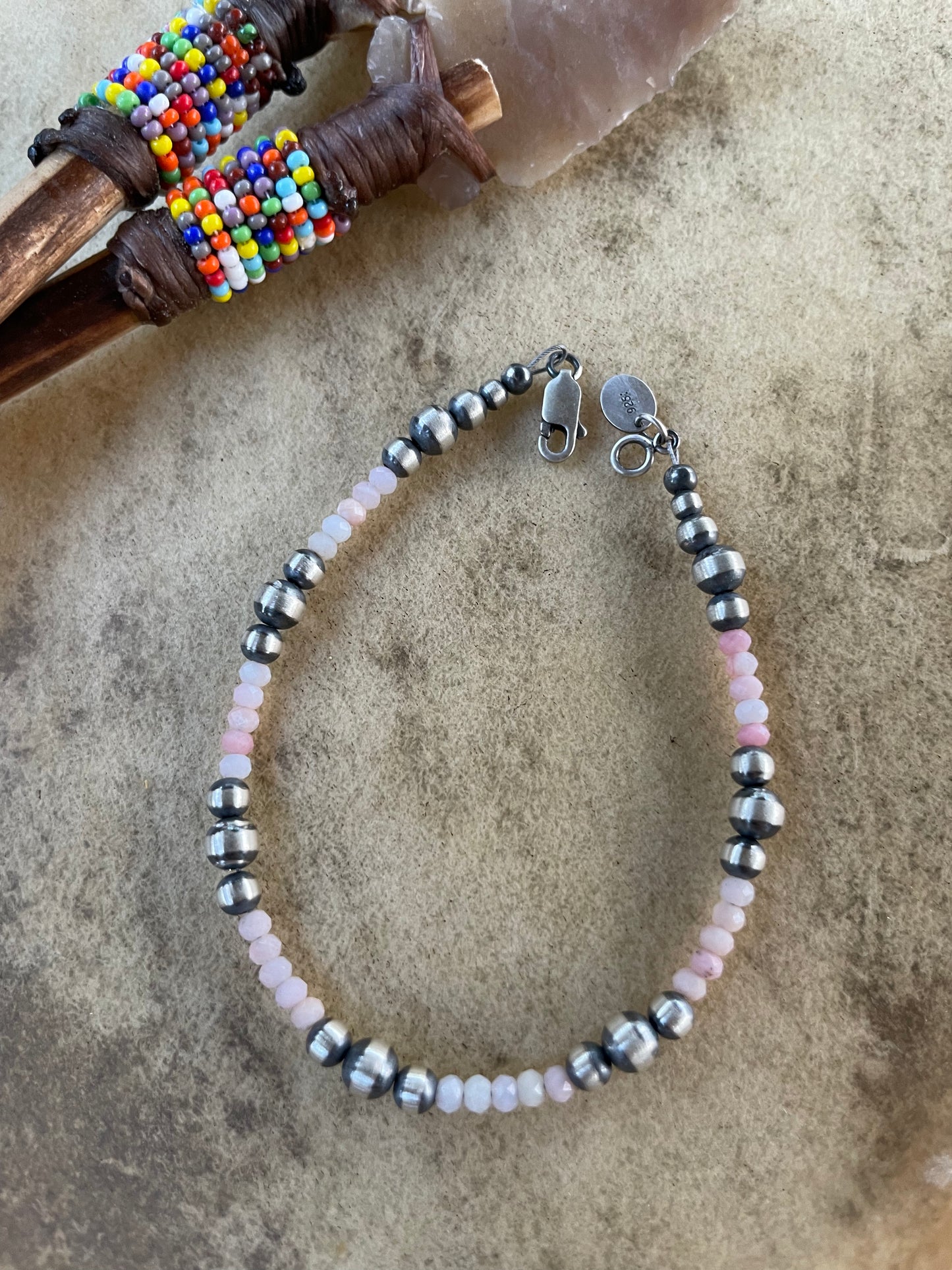 Graduated bracelet with Pink Conch